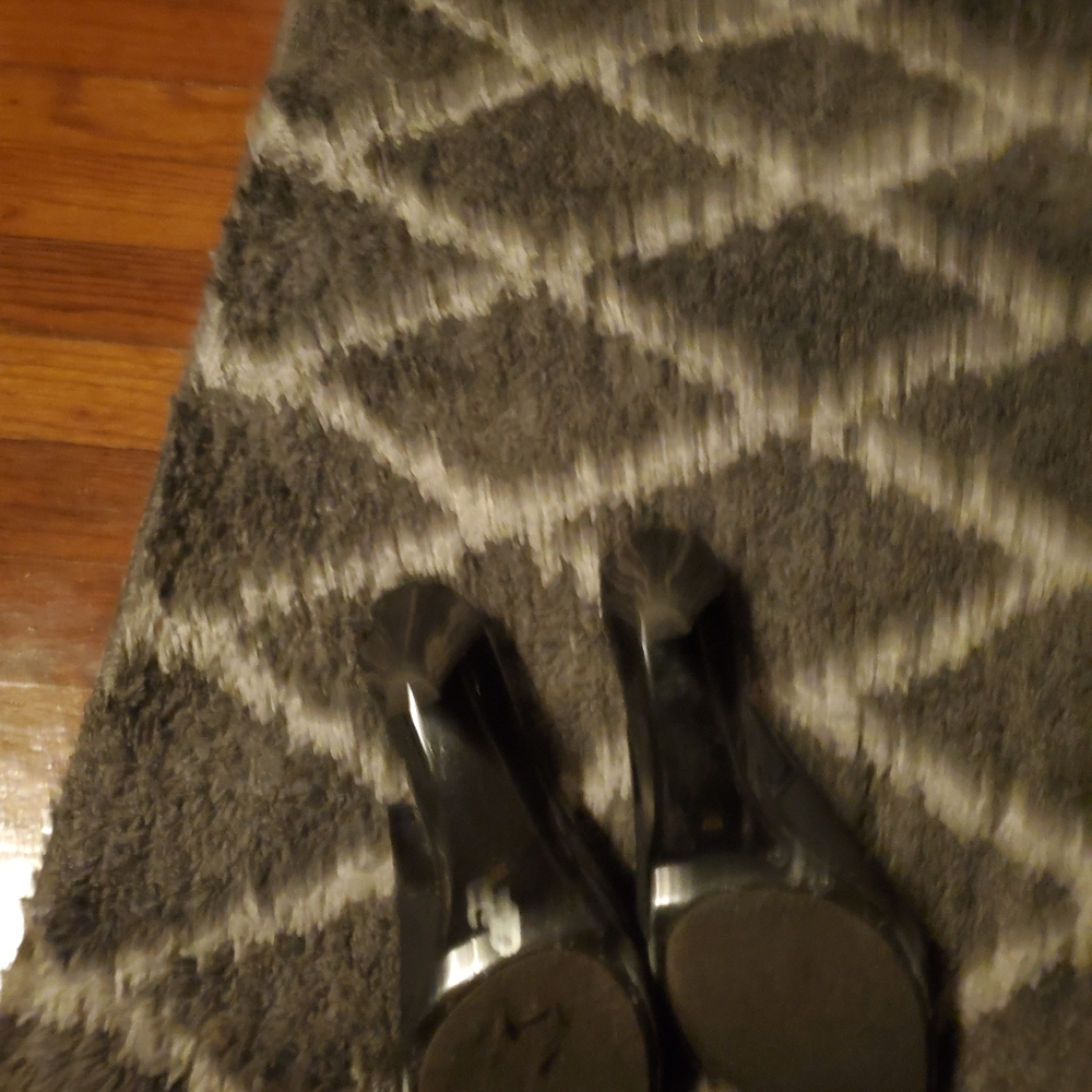 shoes - Picture 3 of 3
